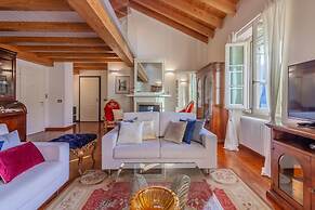 Aglaia Luxury Lake View by Wonderful Italy