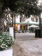 Le Petit Paris Hotel