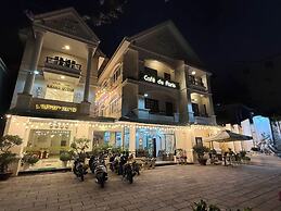 Le Petit Paris Hotel