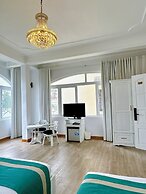 Le Petit Paris Hotel