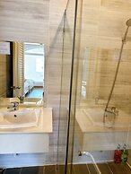 Le Petit Paris Hotel