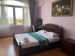 Le Petit Paris Hotel