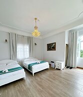 Le Petit Paris Hotel