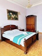 Le Petit Paris Hotel