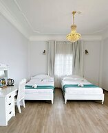 Le Petit Paris Hotel