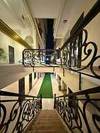 Le Petit Paris Hotel