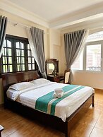 Le Petit Paris Hotel