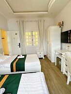 Le Petit Paris Hotel