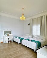 Le Petit Paris Hotel