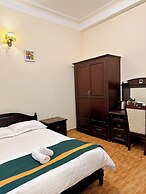 Le Petit Paris Hotel