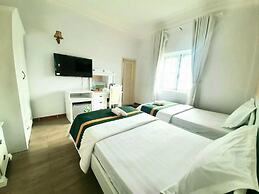 Le Petit Paris Hotel