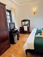 Le Petit Paris Hotel