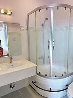 Le Petit Paris Hotel