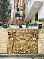 Le Petit Paris Hotel