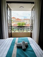 Le Petit Paris Hotel