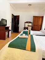 Le Petit Paris Hotel