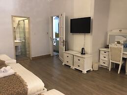 Le Petit Paris Hotel