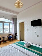 Le Petit Paris Hotel