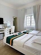 Le Petit Paris Hotel