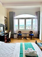 Le Petit Paris Hotel