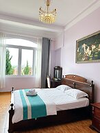 Le Petit Paris Hotel