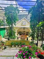 Le Petit Paris Hotel