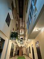 Le Petit Paris Hotel