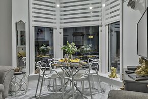 The Apartment, Luxury for up to 4 Guests