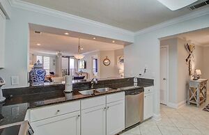 308 Summerhouse by Avantstay Oceanview Condo w/ Community Pool Access