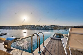 Luxury House With Pool