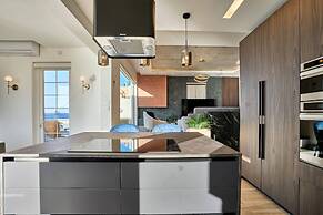 Luxury House With Pool