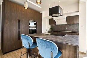 Luxury House With Pool