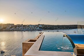 Luxury House With Pool