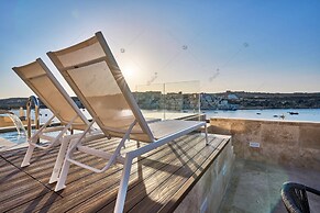 Luxury House With Pool