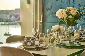 Luxury House With Pool