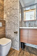 Luxury House With Pool