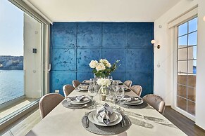 Luxury House With Pool