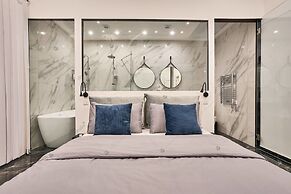 Luxury House With Pool