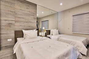 Luxury House With Pool