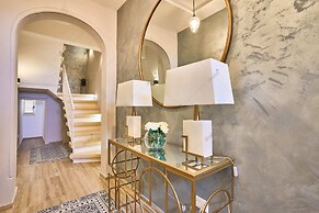 Luxury House With Pool