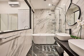 Luxury House With Pool