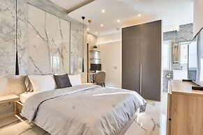 Luxury House With Pool