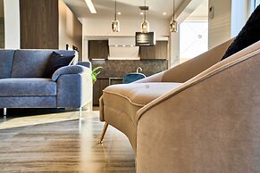 Luxury House With Pool