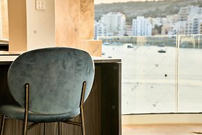 Luxury House With Pool