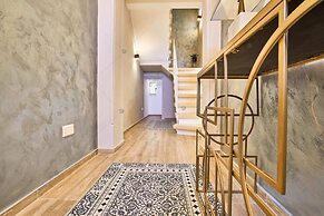 Luxury House With Pool