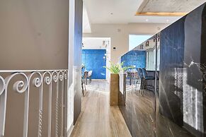 Luxury House With Pool