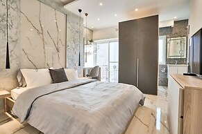 Luxury House With Pool