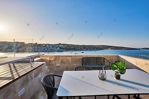 Luxury House With Pool