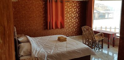 Glamping at wadi rum under the sun