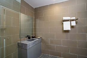 Rainforest Hotel by NSUN